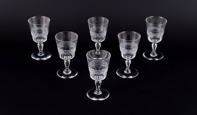 Et sæt på seks mundblæste franske sherryglas i krystalglas. Facetslebet. Håndlavet.