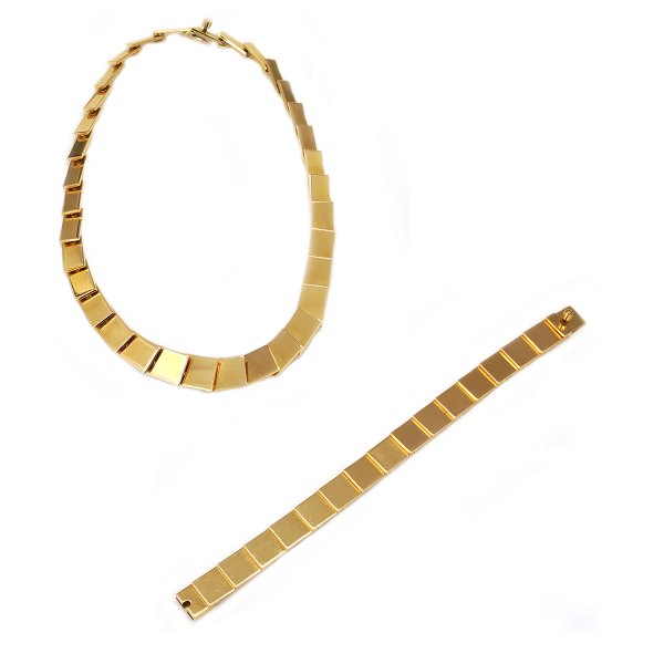 Anni & Bent Knudsen leddelt smykkesæt i 14kt guld bestående af halskæde og armlænke. Stemplet "Bent K Denmark" dessin 42. Begge med skruelås. Halskæde L: 37,5cm. V: 114gr samlet