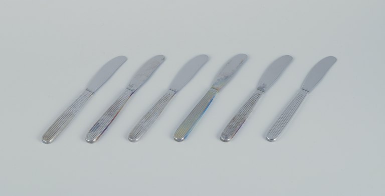 Kaj Franck for Hackman, Finland. A set of six "Scandia" lunch knives in stainless steel.