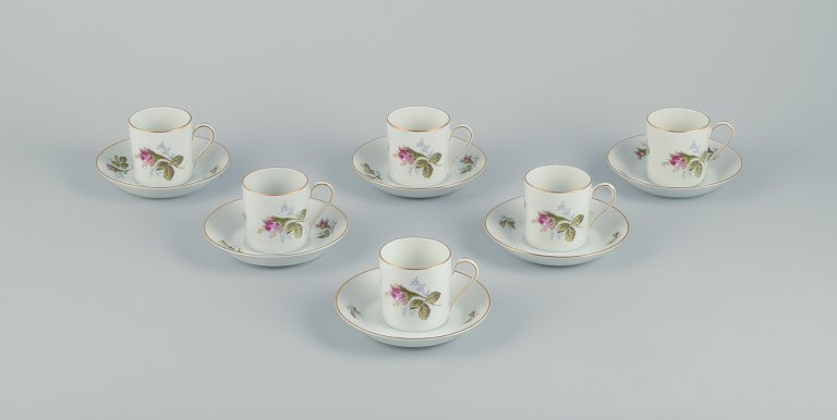 Rosenthal, Tyskland. Et sæt på seks espressokopper med underkopper.Dekoreret med lyserøde roser. Guldkant.