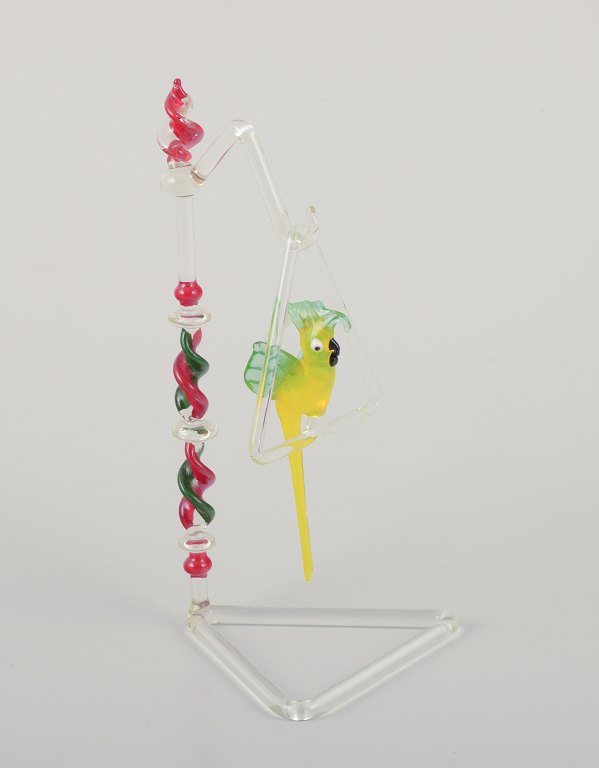 Murano, Italien. Papegøje på hængende på stativ.Kunstglas. Sjælden skulptur. Mundblæst.