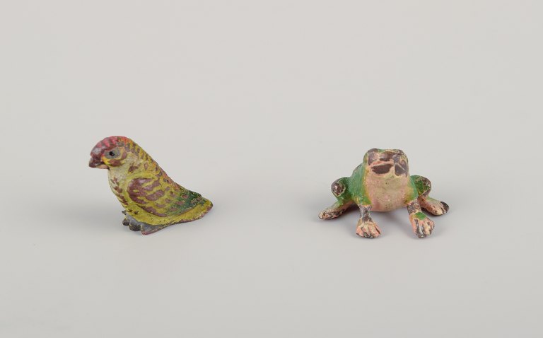 Vienna bronze, two high-quality bronze figurines.Frog and parrot.