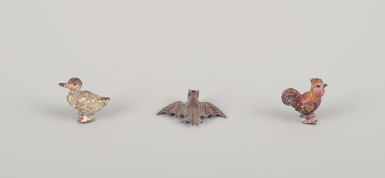 Wienerbronze, tre bronzefigurer af høj kvalitet.And, høne og flagermus.