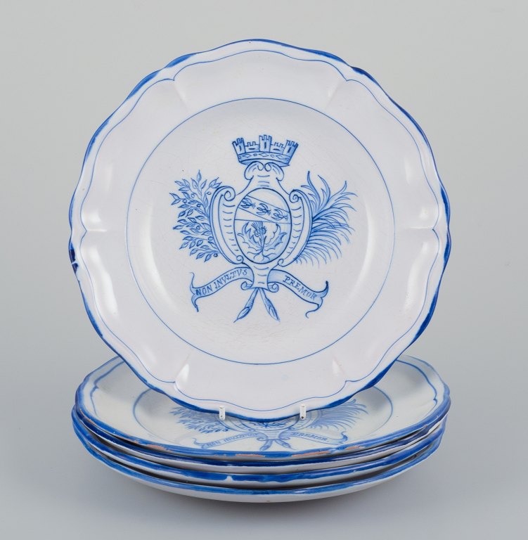 Emile Gallé for St. Clement, Nancy. Et sæt på fem middagstallerkner i håndmalet fajance.