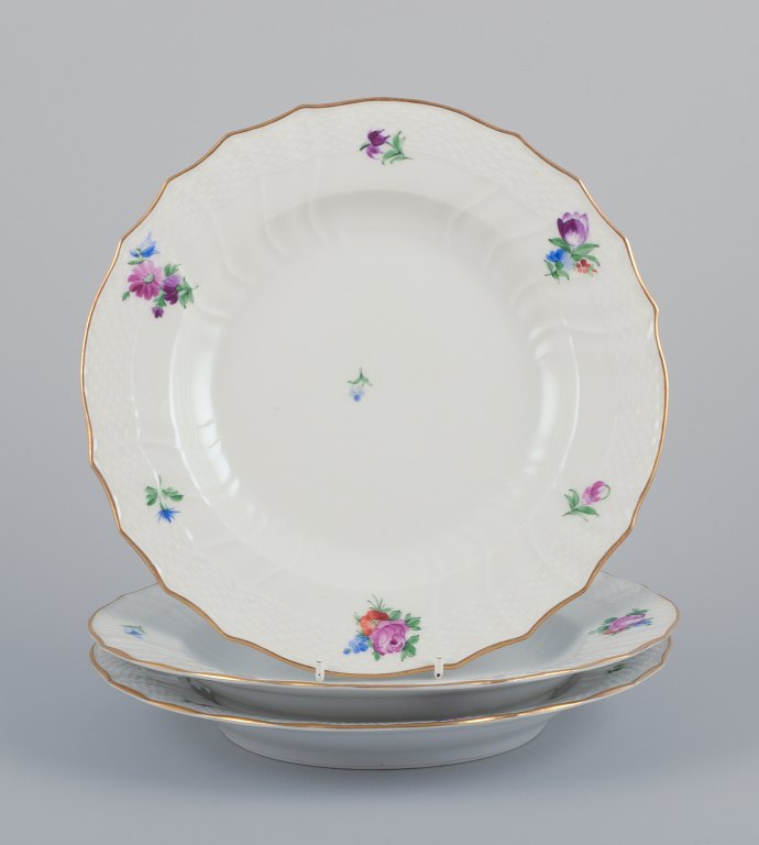 Royal Copenhagen Saxon Flower. Three dinner plates in porcelain. Hand-painted with polychrome flowers.