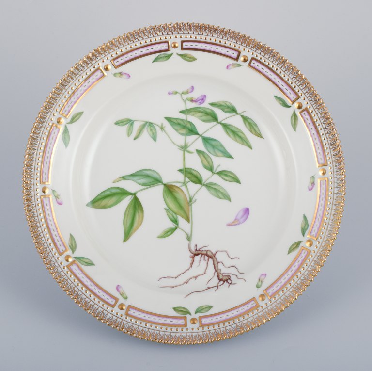 Royal Copenhagen Flora Danica dinner plate.Hand-painted.