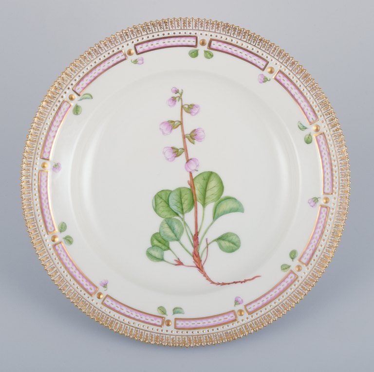 Royal Copenhagen Flora Danica dinner plate.Hand-painted.