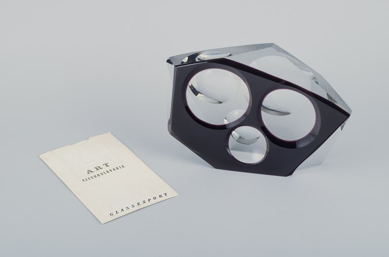 Lubos Metelak for Moser, tjekkisk glaskunstner.Unika glasskulptur designet i klart og matteret glas.