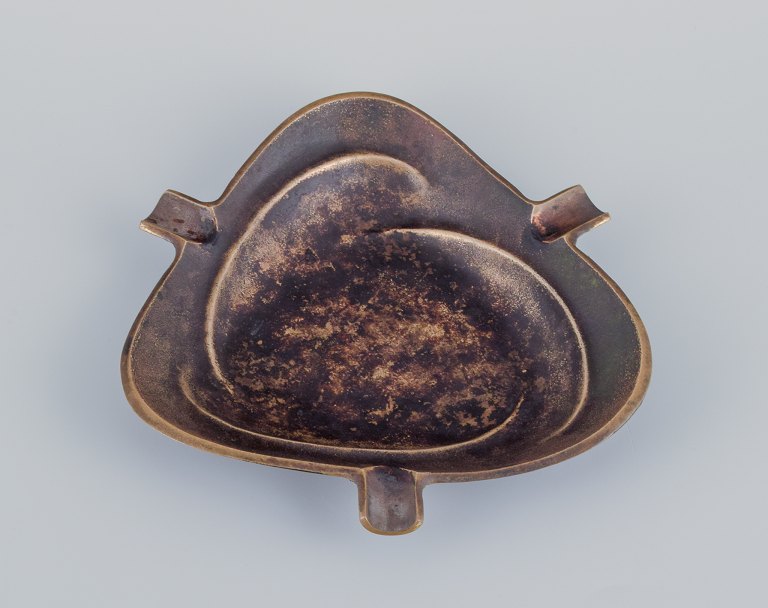 Skandinavisk bronzestøber. Cigar-askebæger i massiv bronze. Art Deco.