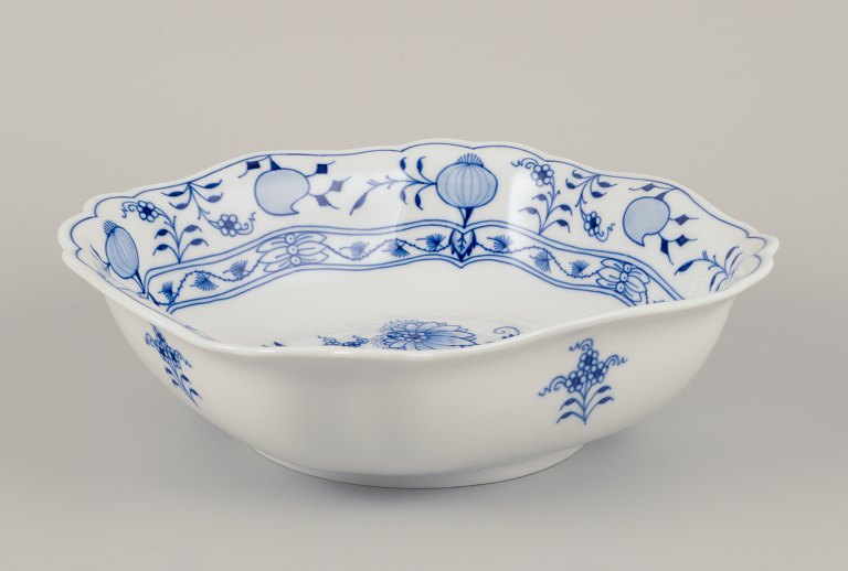Meissen, Tyskland. Løgmønstret firkantet skål. Hånddekoreret porcelæn.