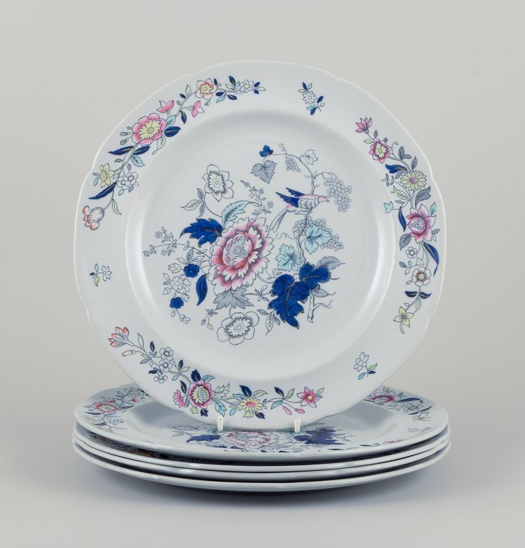 Copeland/Spode, England. Fem middagstallerkner i fajance.