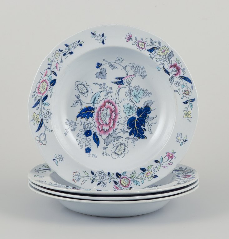 Copeland/Spode, England. Fire dybe tallerkner i fajance.
