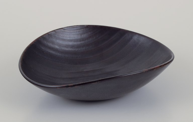 Carl Harry Stålhane for Rörstrand, Sverige.Keramikskål i modernistisk design.