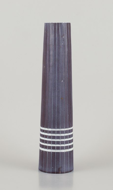 Ingrid Atterberg for Upsala Ekeby.”Vinga” keramikvase.