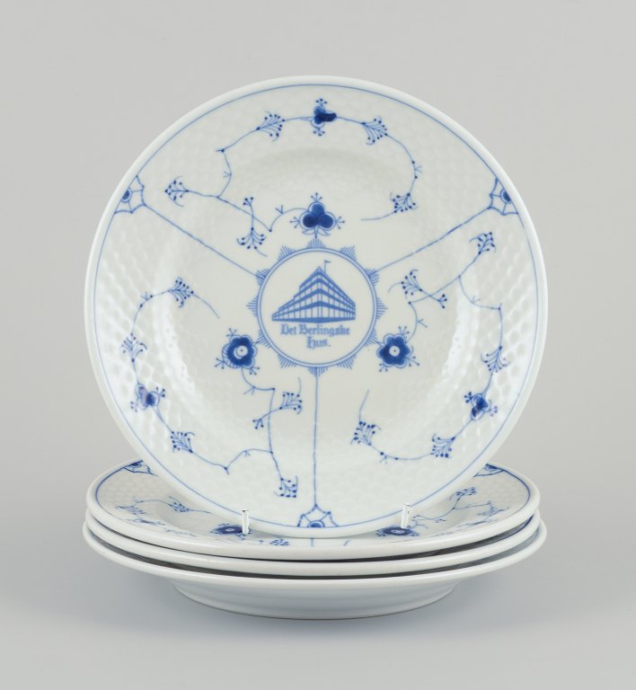 Bing & Grøndahl, Denmark.A set of four Blue Fluted dinner plates in hotel/restaurant porcelain.