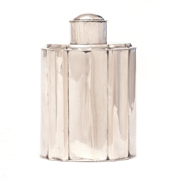 Danish Baroque silver tea caddy made by Christen Knudsen, Aalborg, 1746-61. H: 10,5cm