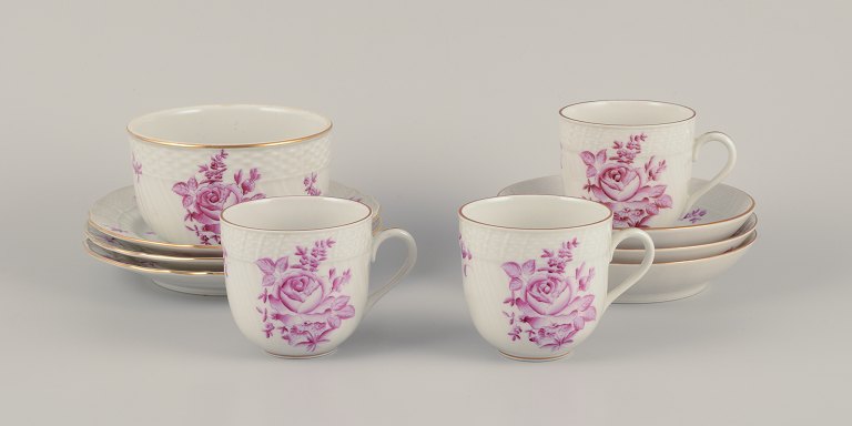 Herend, Ungarn. Et komplet trepersoners kaffeservice i porcelæn.