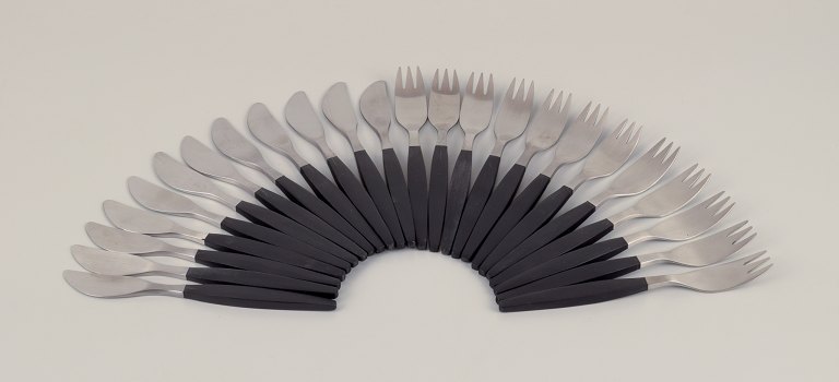 Folke Arström for Gense, Sweden.A twelve-person "Focus De Luxe" lunch cutlery set.