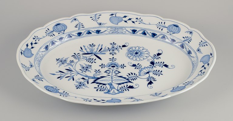 Meissen, Germany.Very large Blue Onion pattern serving platter.