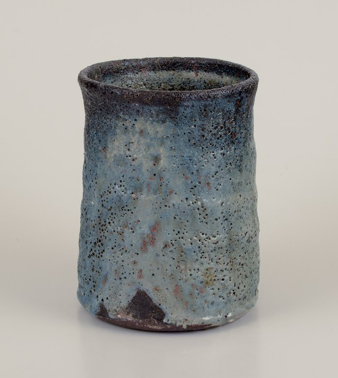 Gutte Eriksen, Danmark.Vase i keramik, raku teknik.