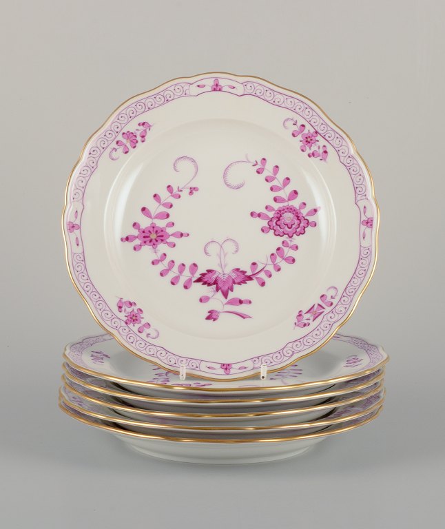 Meissen, Germany.A set of six "Pink Indian" porcelain lunch plates.