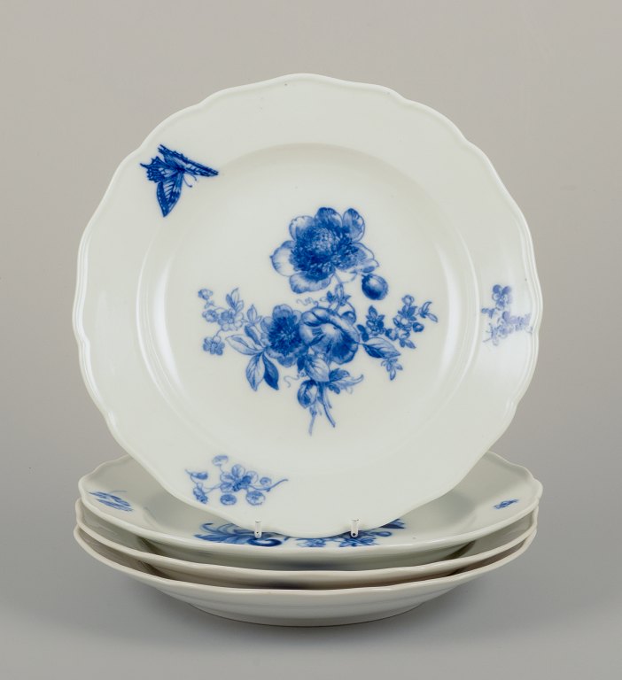 Meissen, Tyskland.Fire middagstallerkner i porcelæn.