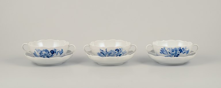 Meissen, Tyskland.Tre par bouillonkopper i blåmalet porcelæn.