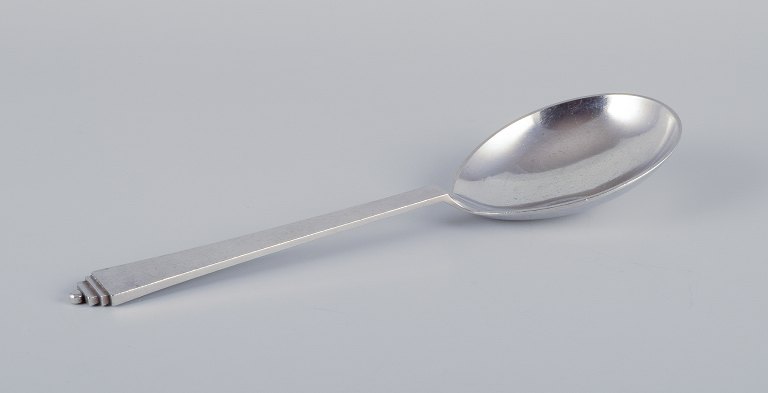 Georg Jensen Pyramide.Serveringsskei sterlingsølv.