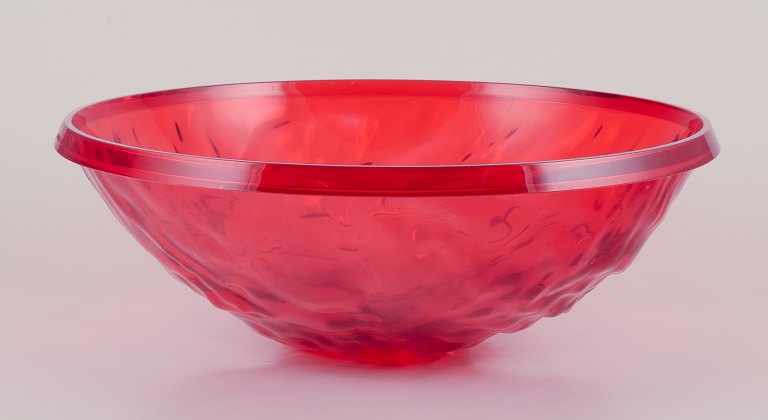 Mario Bellini for Kartell, Italien.Stor ”Moon” skål i rød PMMA  plast.