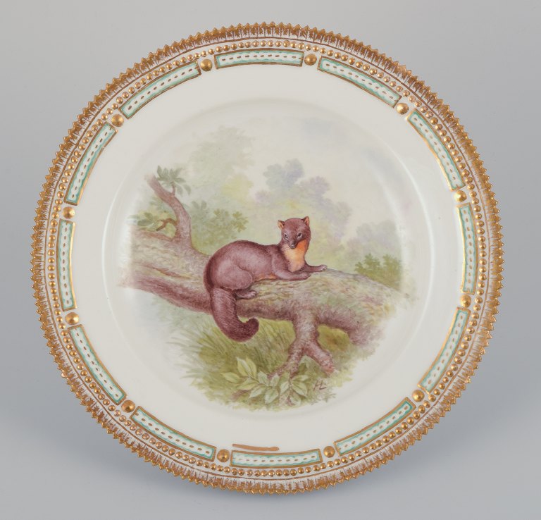Royal Copenhagen Fauna Danica, hjemmedekoreret middagstallerken med motiv af skovmår.