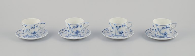 Royal Copenhagen Musselmalet Riflet.Fire kaffekopper med tilhørende underkopper.