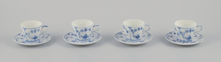 Royal Copenhagen Musselmalet Riflet.Fire kaffekopper med tilhørende underkopper.