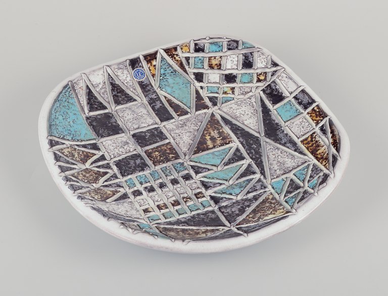 Ingrid Atterberg for Upsala Ekeby.Stort keramikfad, polykrom glasur.