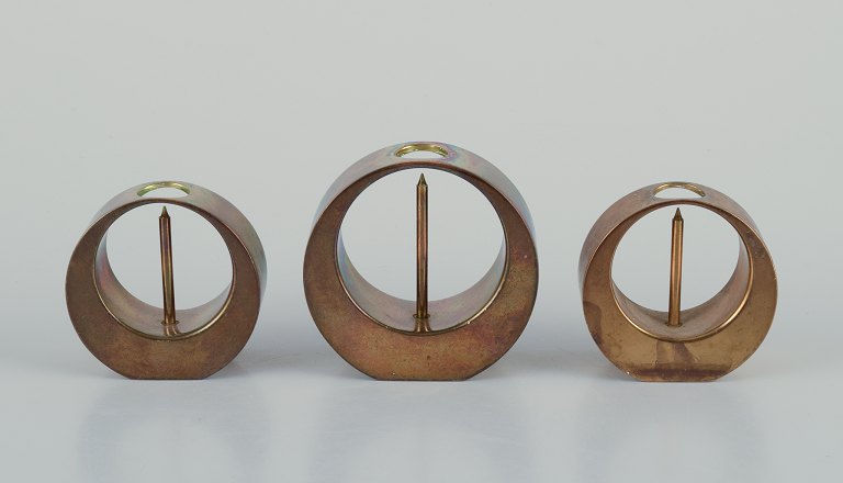 Arthur Pe for Kolbäck, Sweden.Three small brass candlesticks.