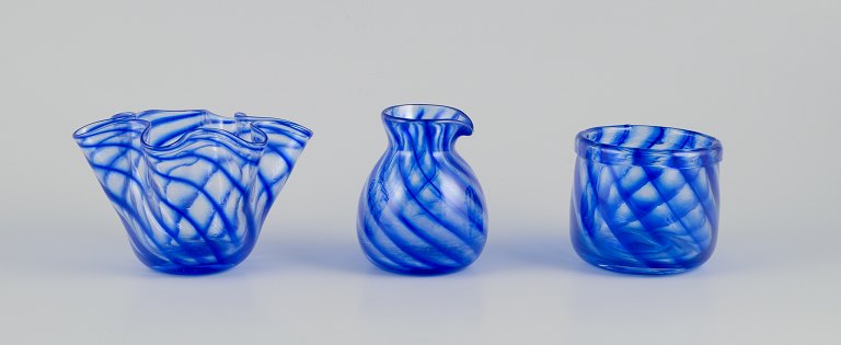 Glashytten, Nykøbing Sjælland.Skål, vase og kande i mundblæst kunstglas.