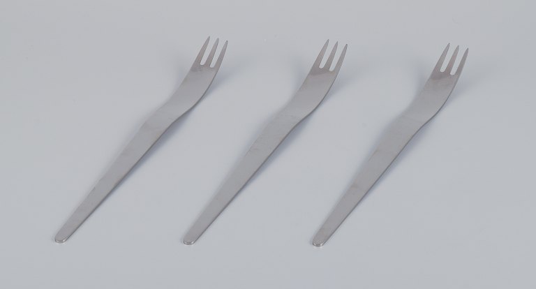Arne Jacobsen for Georg Jensen. Modernist AJ flatware.Three long salad forks in stainless steel.