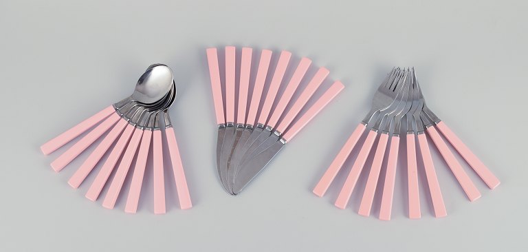IKEA ”Fiesta”, ottepersoners retro middagsbestik i rustfrit stål og lyserødt plast.