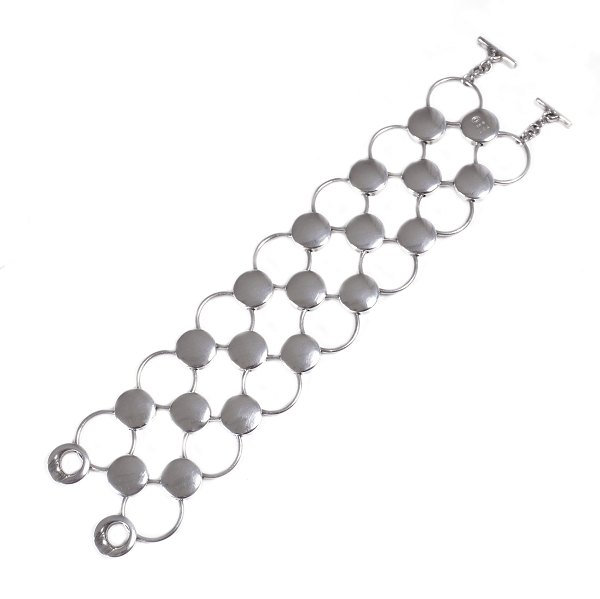 Georg Jensen armlænke i sterlingsølv designet af Regitze Overgaard. #464. God stand