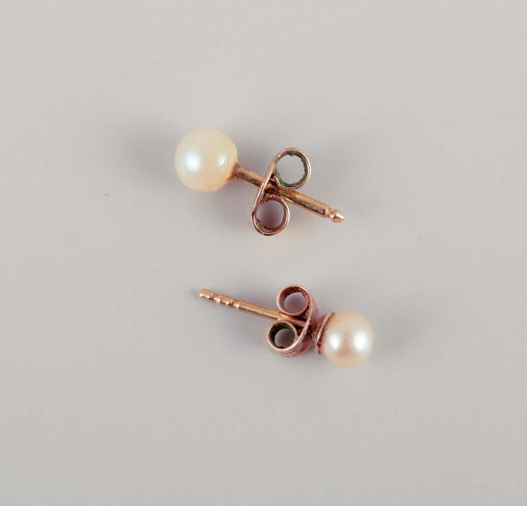 Swedish goldsmith. A pair of classic ear studs in 18 karat gold adorned with cultured pearls.