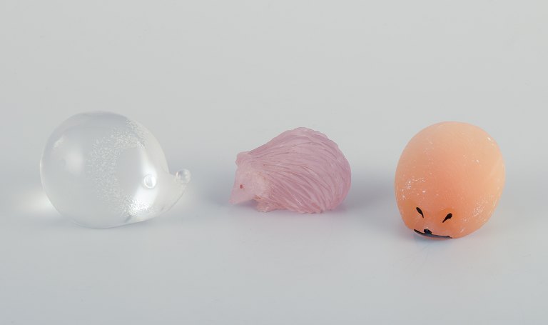 Three hedgehogs in art glass.Beriozka, Mats Jonason Studio, and an unknown artist.