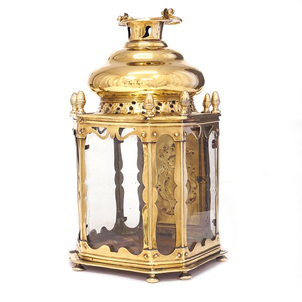 Barok lanterne med kronet kartouche på dør. Danmark eller Sverige ca. år 1750. H: 45cm