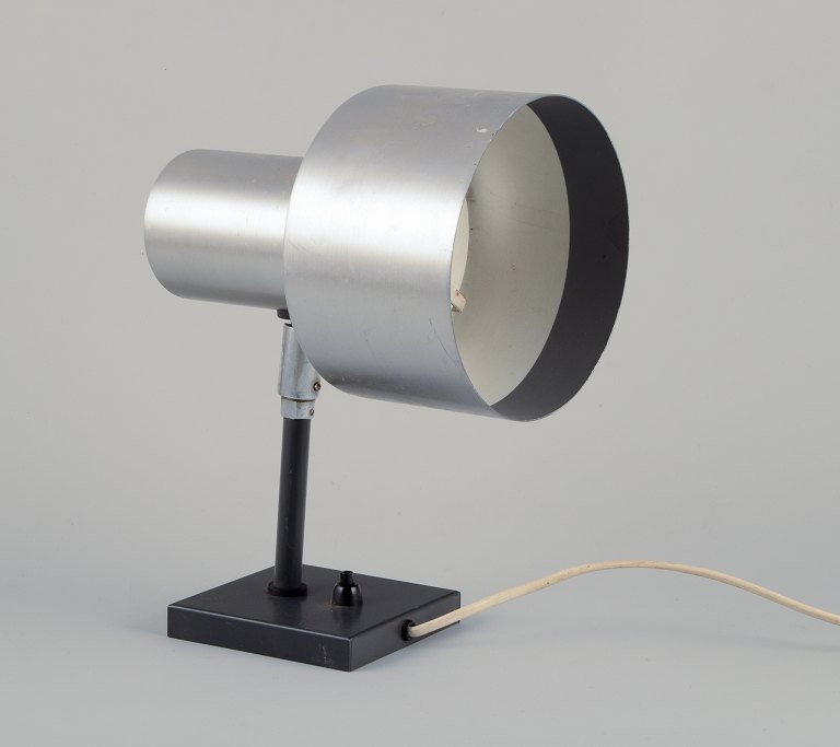 Fogh og Mørup, dansk lampedesigner.Væglampe i aluminium og metal.