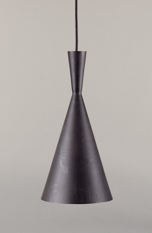 Tom Dixon, Beat Light Tall pendel, udført af hammerslået metal belagt med mat legering.