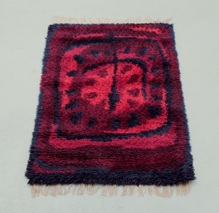 Scandinavian textile designer.Rya carpet in pure wool.
