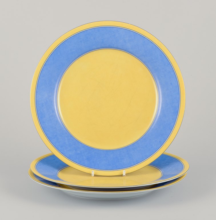 Laure Japy, Paris / Limoges, Frankrig.Tre tallerkner i porcelæn.