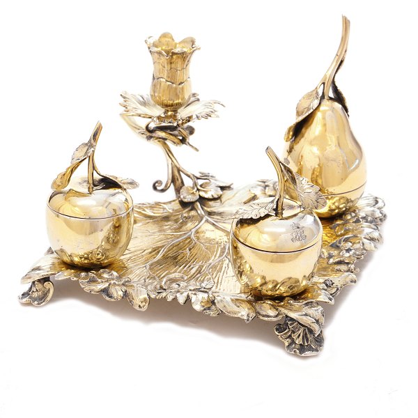 Gilt Rococo silver writing set by Johann Conrad Ottersen, Hamburg, dated 1779. H: 11cm. Base 25x23cm. W: 709gr