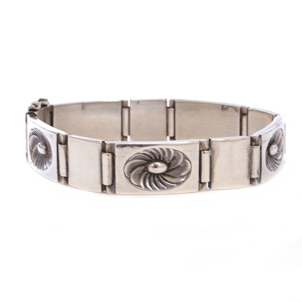 Georg Jensen sterlingsilver bracelet by Henrik Pilstrup. Georg Jensen 1933-44. 56A. L: 18cm