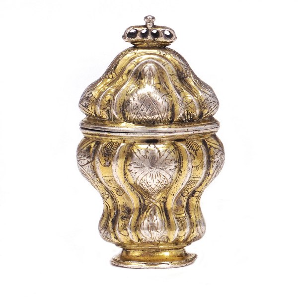 Partly gilt silver vinaigrette by J. K. Sommerfeldt, Aalborg, Denmark,  1726-72. H: 6,5cm. W. 40,7gr