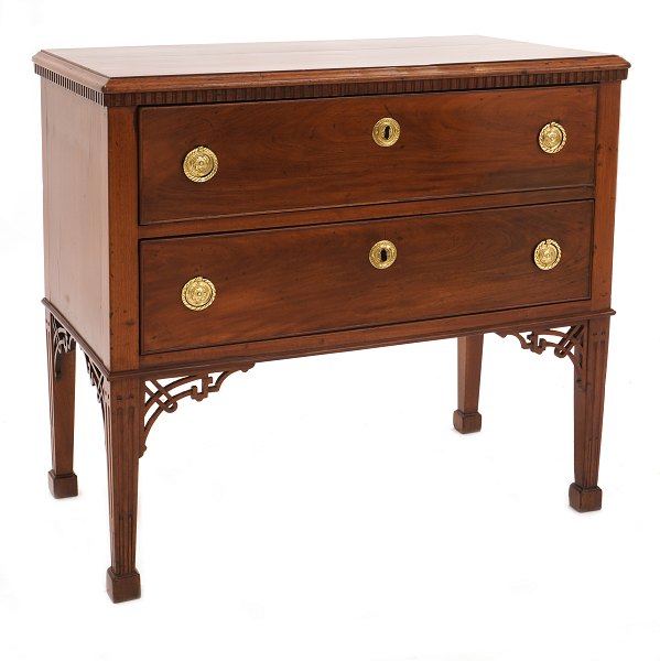 Northgerman Louis XVI mahogany commode. Manufactured in Altona circa 1780. H: 77cm. Top: 82x46cm