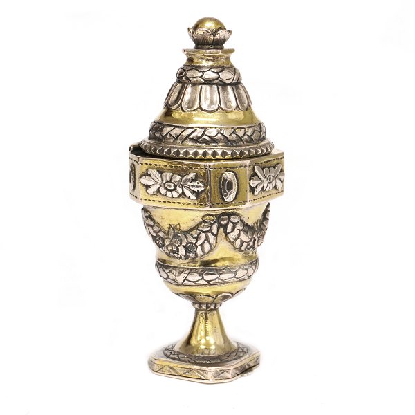 Louis XVI hovedvandsæg i delvist forgyldt sølv. Mester Martin Hinrich Petersen, Haderslev, 1792-1809. H: 8,9cm. V: 58,3gr